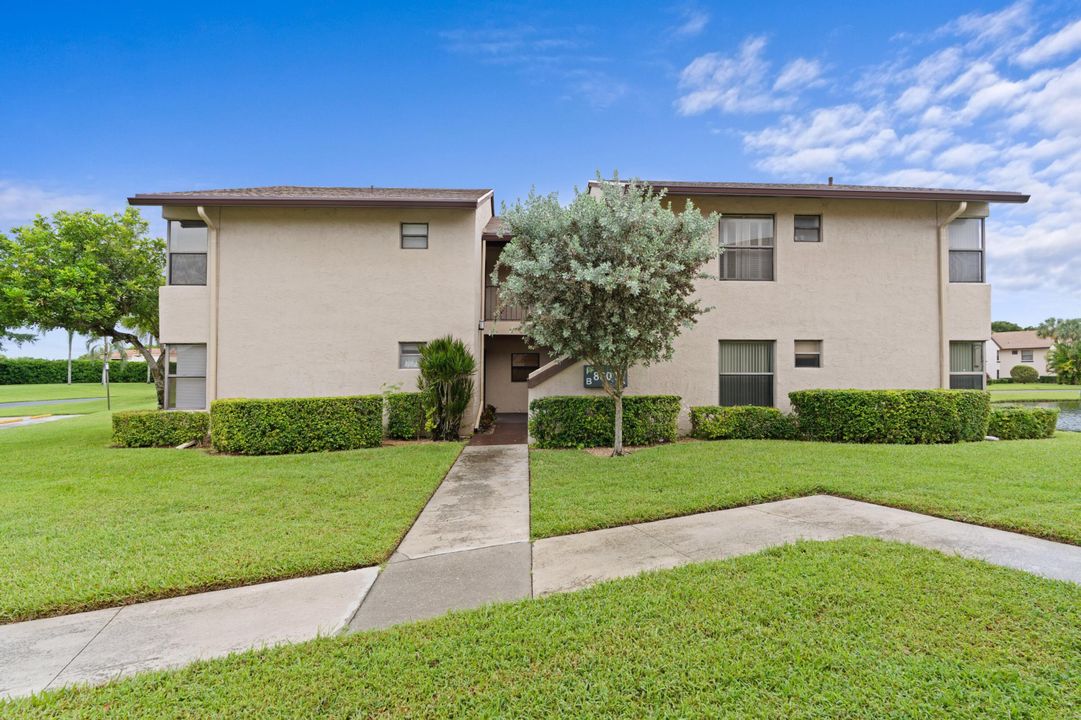 For Sale: $309,900 (2 beds, 2 baths, 964 Square Feet)