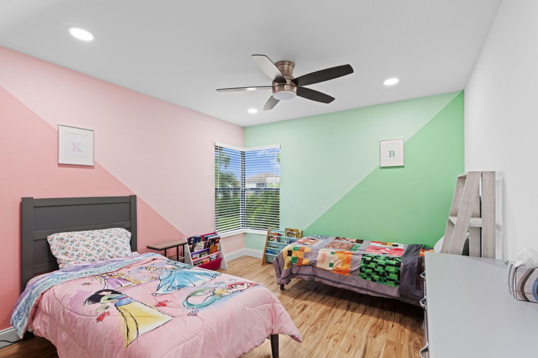 For Sale: $309,900 (2 beds, 2 baths, 964 Square Feet)