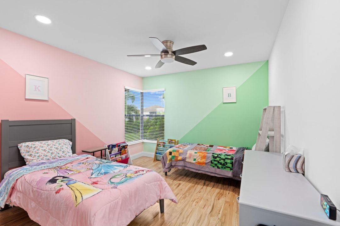 For Sale: $309,900 (2 beds, 2 baths, 964 Square Feet)