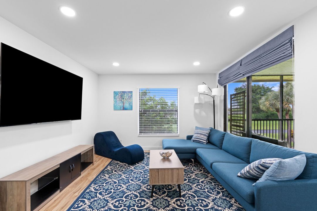 For Sale: $309,900 (2 beds, 2 baths, 964 Square Feet)