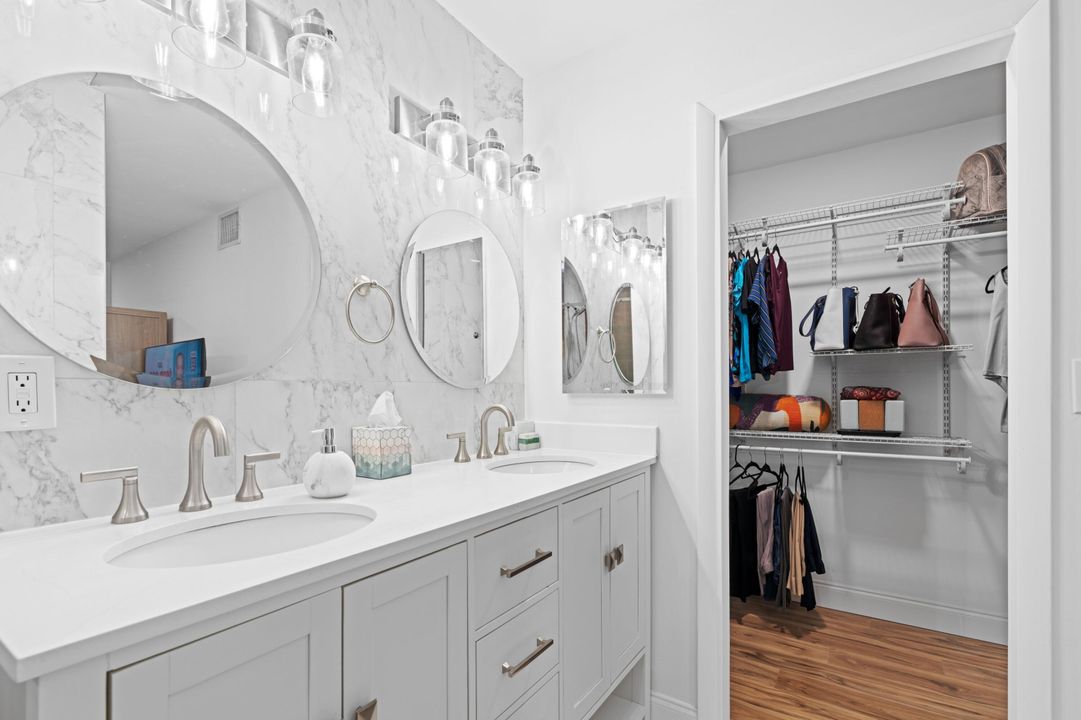 For Sale: $309,900 (2 beds, 2 baths, 964 Square Feet)