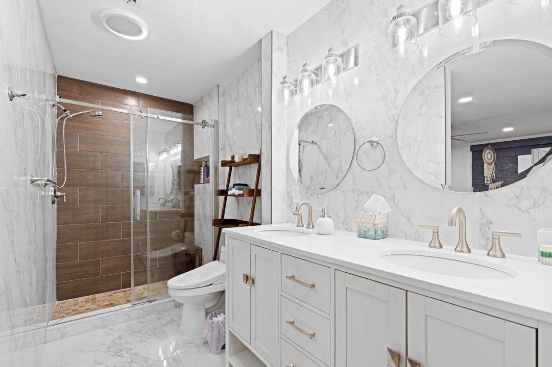 For Sale: $309,900 (2 beds, 2 baths, 964 Square Feet)