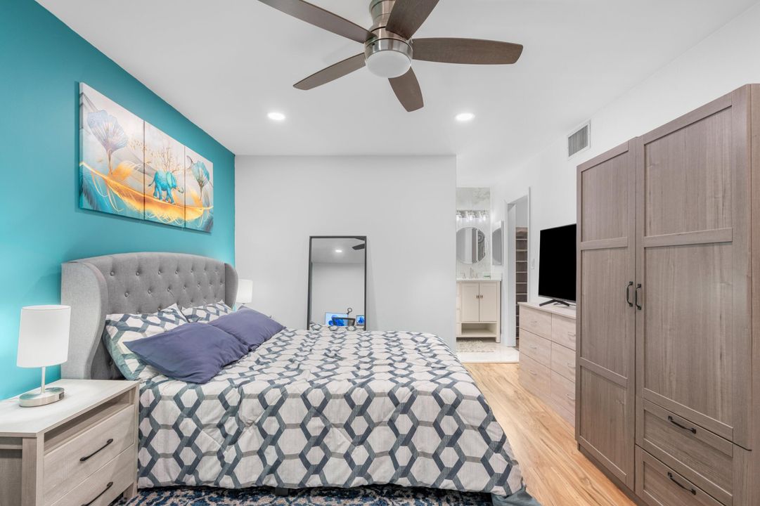 For Sale: $309,900 (2 beds, 2 baths, 964 Square Feet)