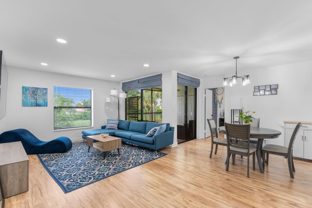 For Sale: $309,900 (2 beds, 2 baths, 964 Square Feet)