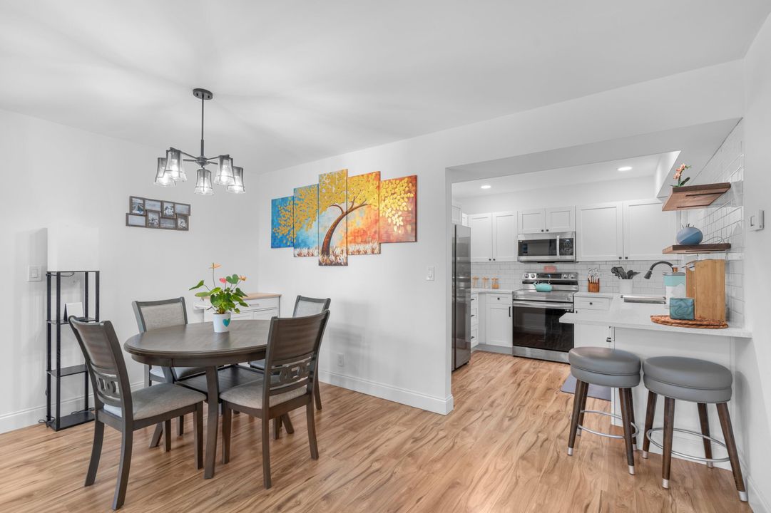 For Sale: $309,900 (2 beds, 2 baths, 964 Square Feet)