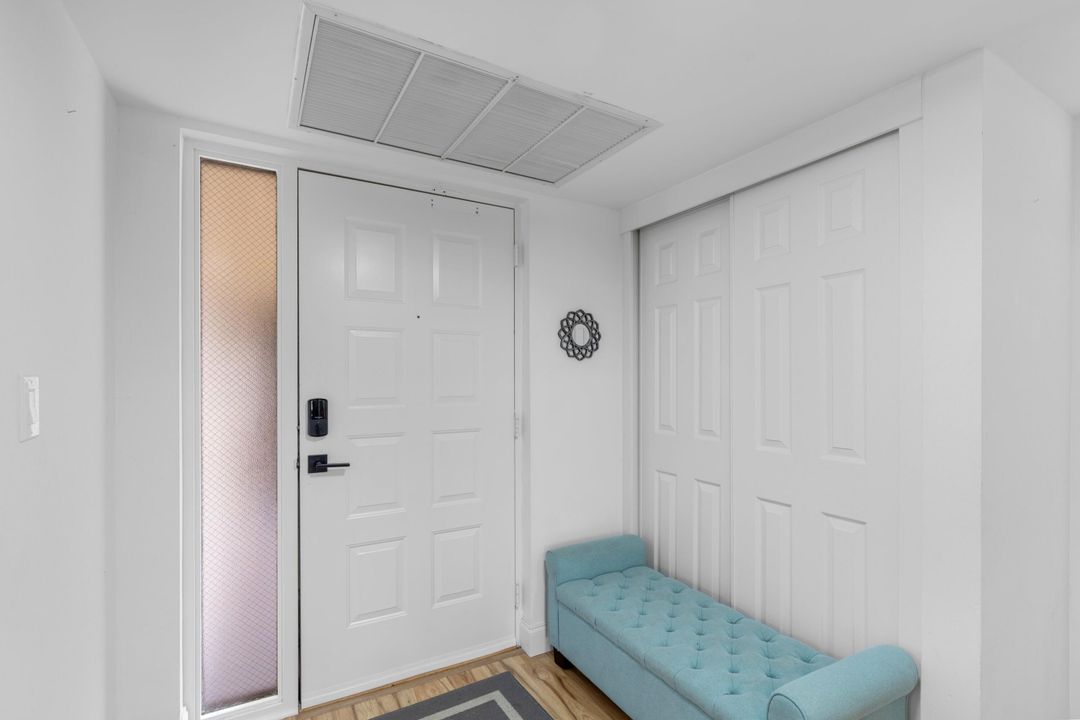 For Sale: $309,900 (2 beds, 2 baths, 964 Square Feet)