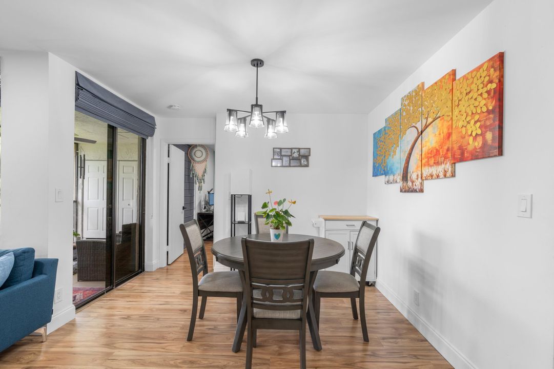 For Sale: $309,900 (2 beds, 2 baths, 964 Square Feet)