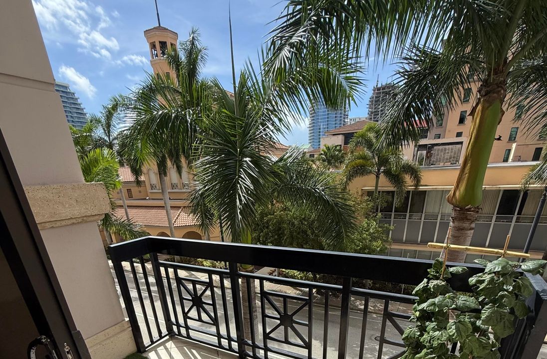 Active With Contract: $3,500 (1 beds, 1 baths, 1071 Square Feet)