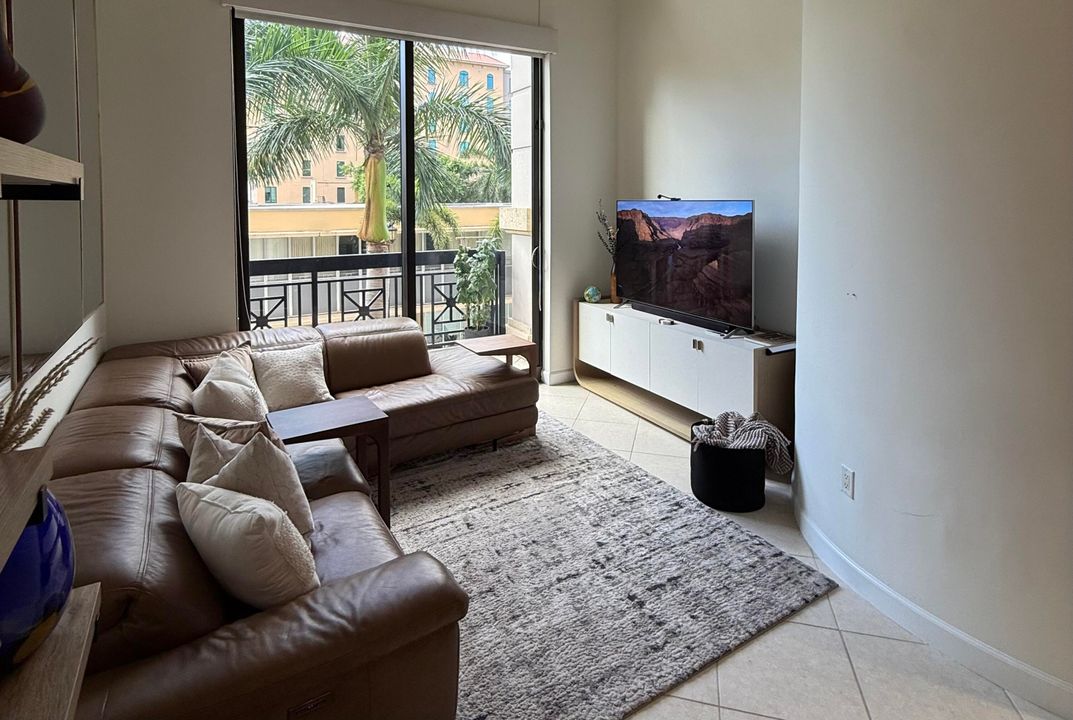 Active With Contract: $3,500 (1 beds, 1 baths, 1071 Square Feet)