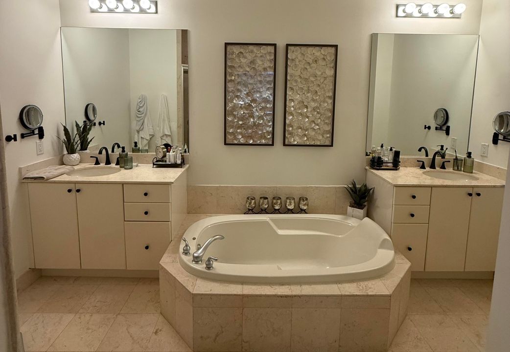 Active With Contract: $3,500 (1 beds, 1 baths, 1071 Square Feet)