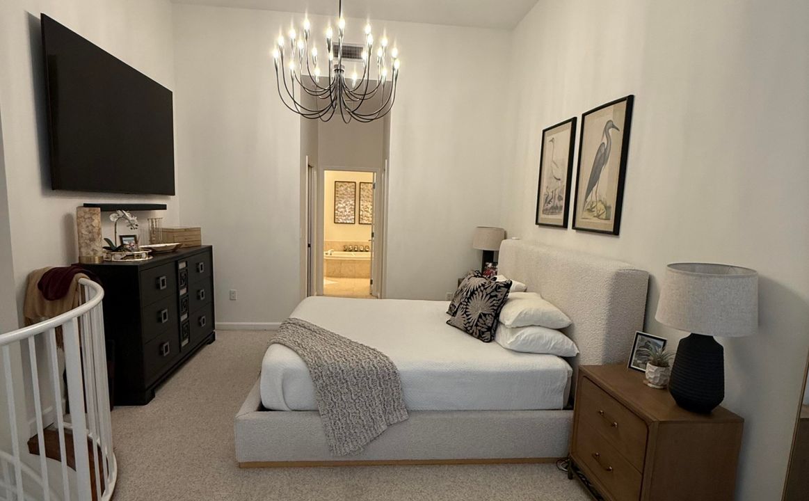 Active With Contract: $3,500 (1 beds, 1 baths, 1071 Square Feet)