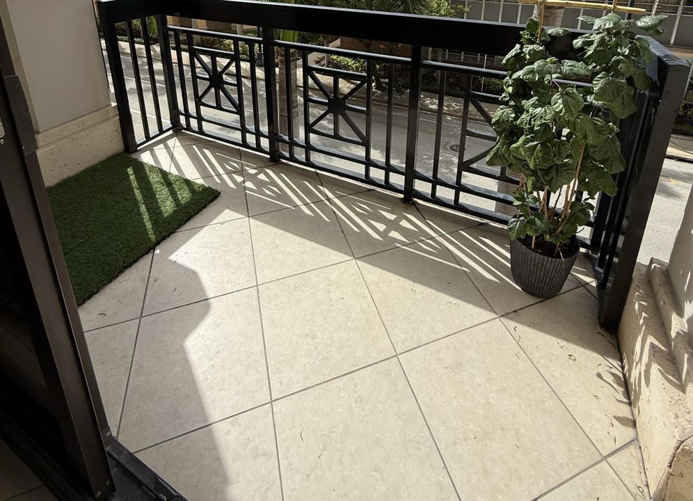 Active With Contract: $3,500 (1 beds, 1 baths, 1071 Square Feet)