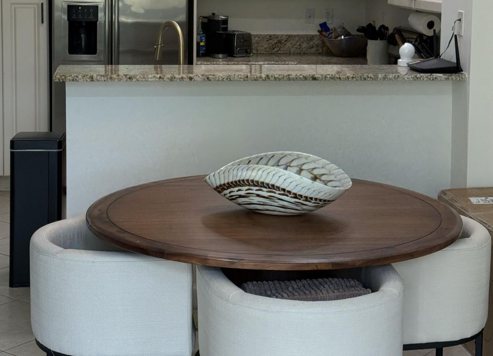 Active With Contract: $3,500 (1 beds, 1 baths, 1071 Square Feet)