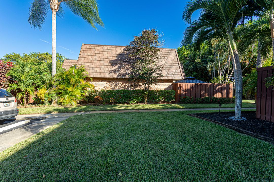 На продажу: $349,999 (2 спален, 2 ванн, 1236 Квадратных фут)