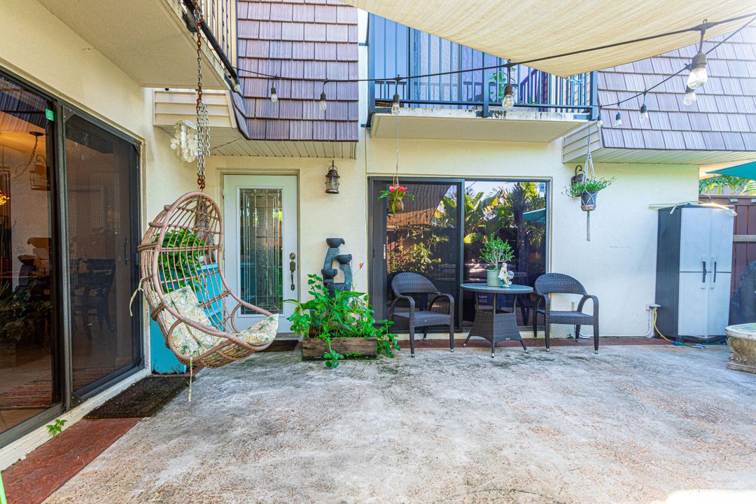 На продажу: $349,999 (2 спален, 2 ванн, 1236 Квадратных фут)