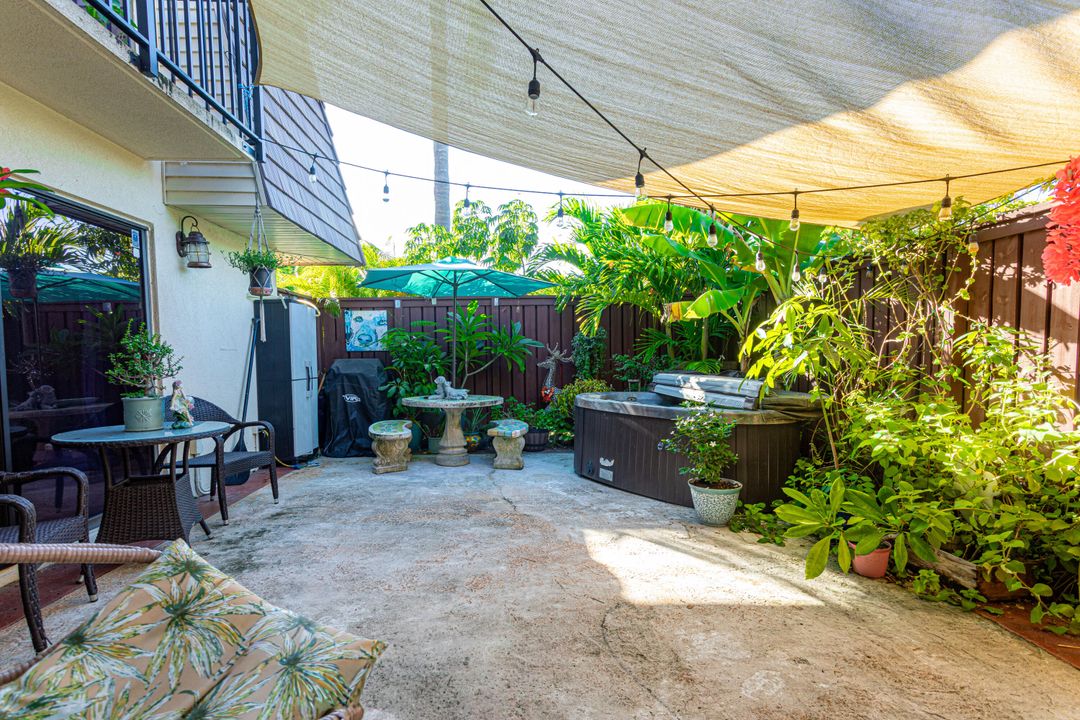 На продажу: $349,999 (2 спален, 2 ванн, 1236 Квадратных фут)