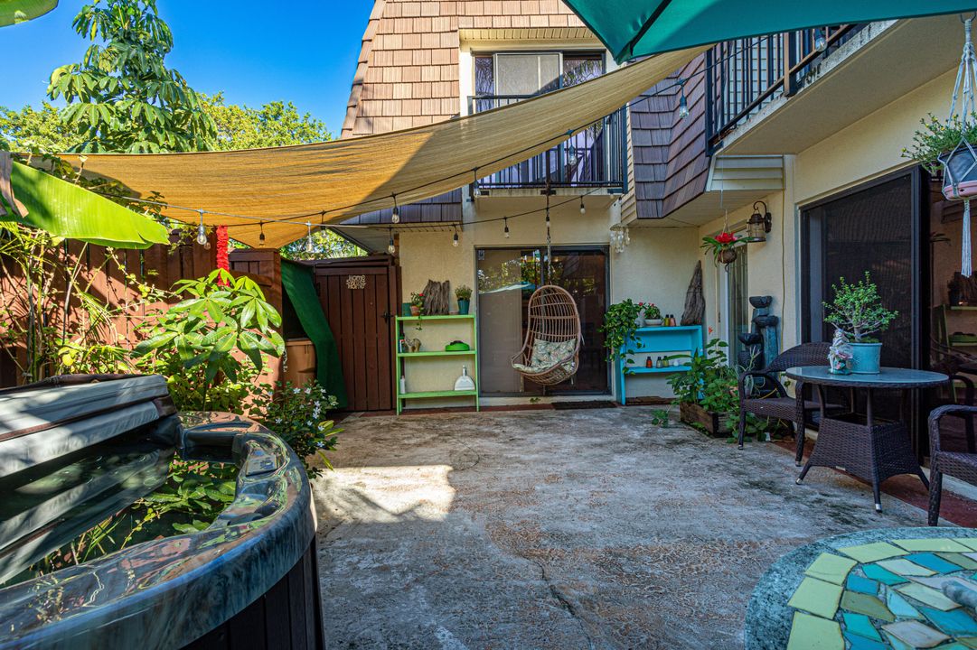 На продажу: $349,999 (2 спален, 2 ванн, 1236 Квадратных фут)