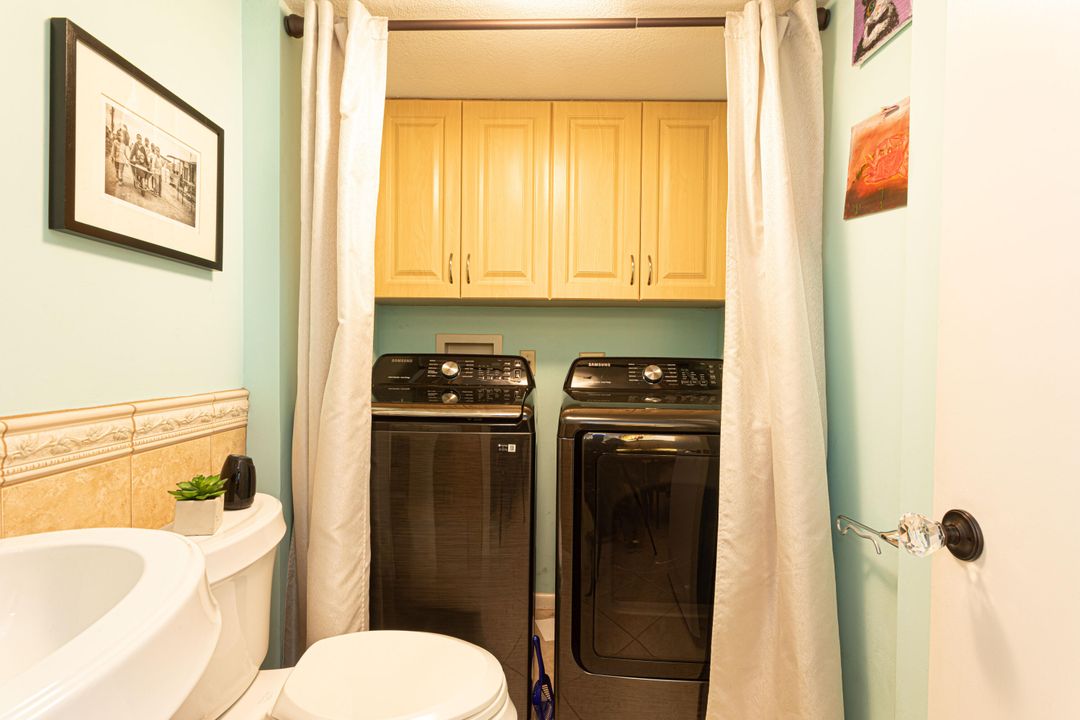 На продажу: $349,999 (2 спален, 2 ванн, 1236 Квадратных фут)