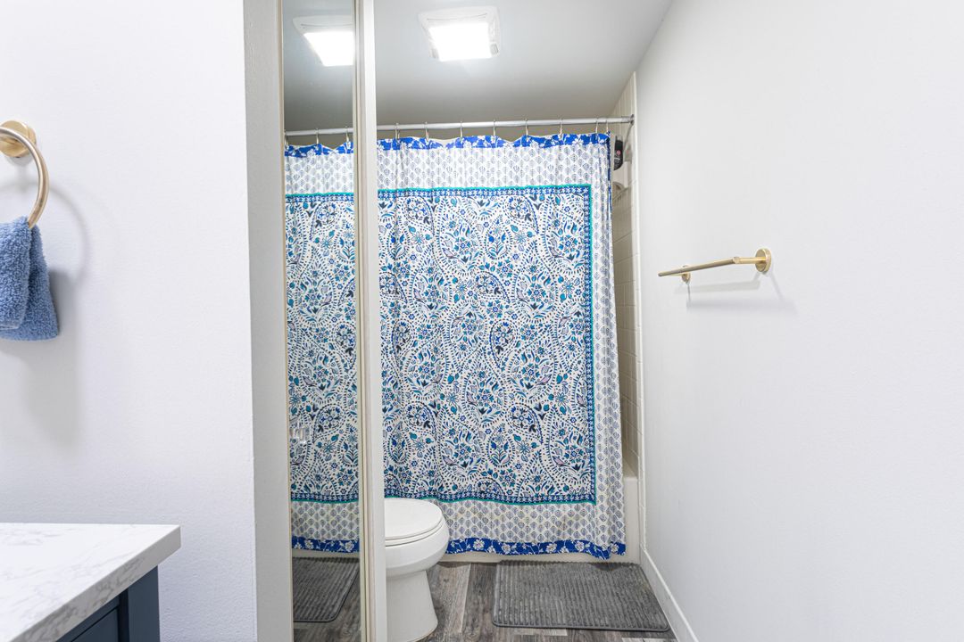 На продажу: $349,999 (2 спален, 2 ванн, 1236 Квадратных фут)