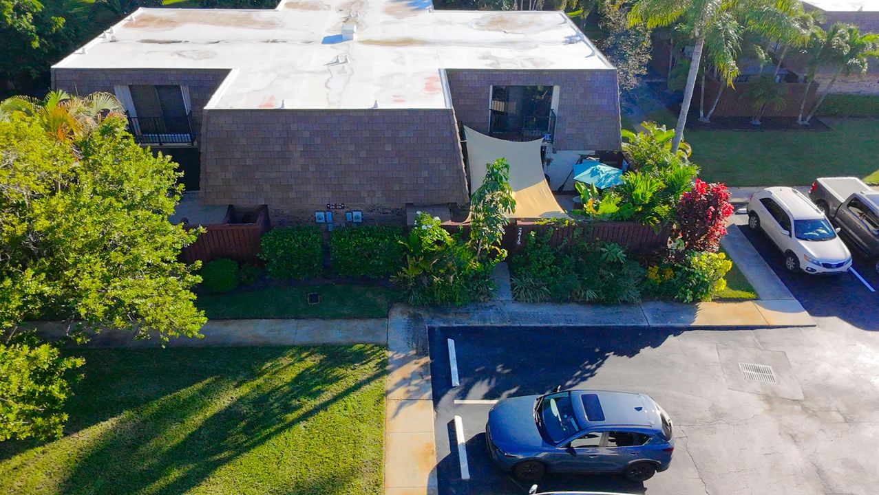 На продажу: $349,999 (2 спален, 2 ванн, 1236 Квадратных фут)