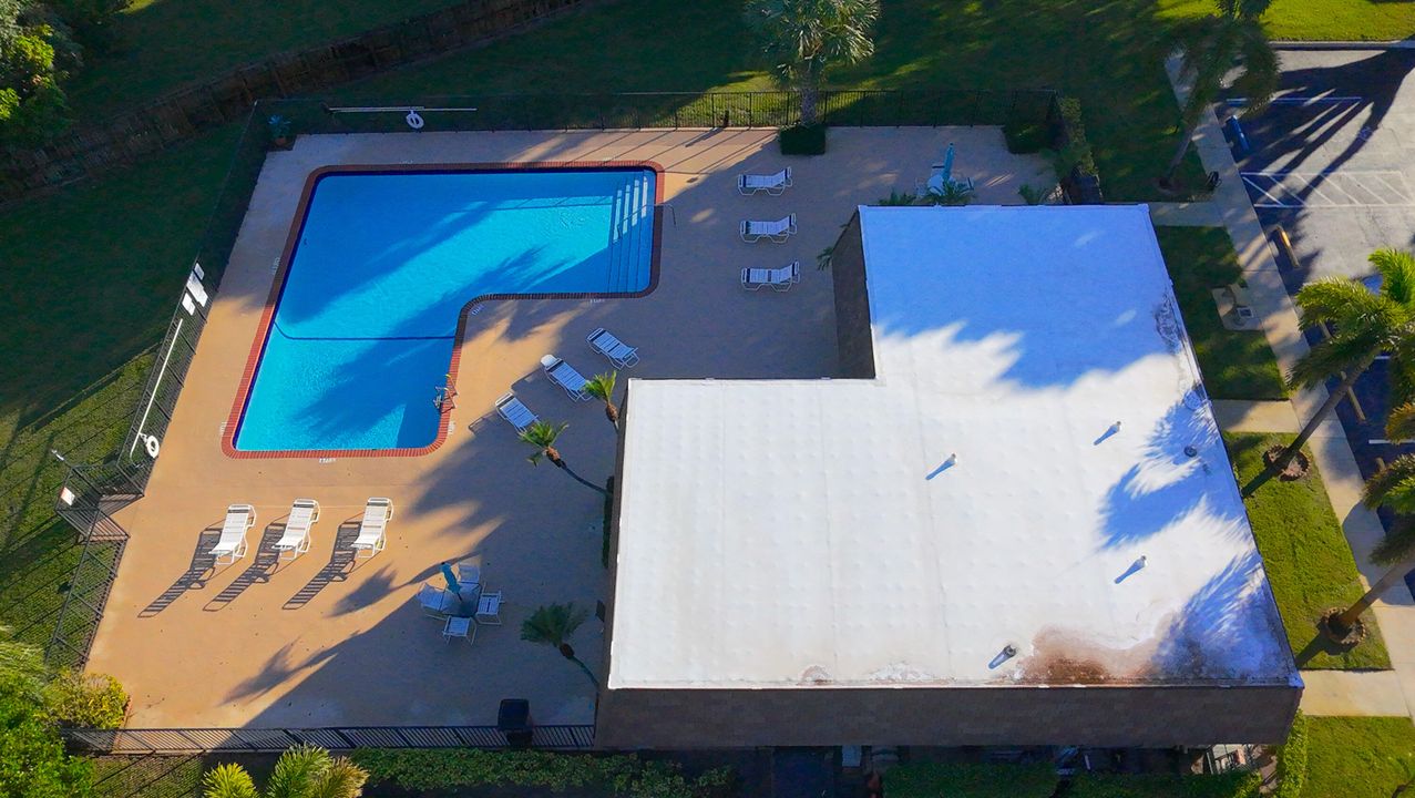 На продажу: $349,999 (2 спален, 2 ванн, 1236 Квадратных фут)