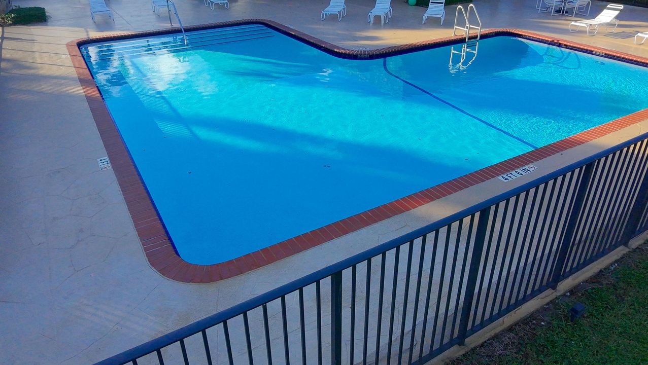 На продажу: $349,999 (2 спален, 2 ванн, 1236 Квадратных фут)