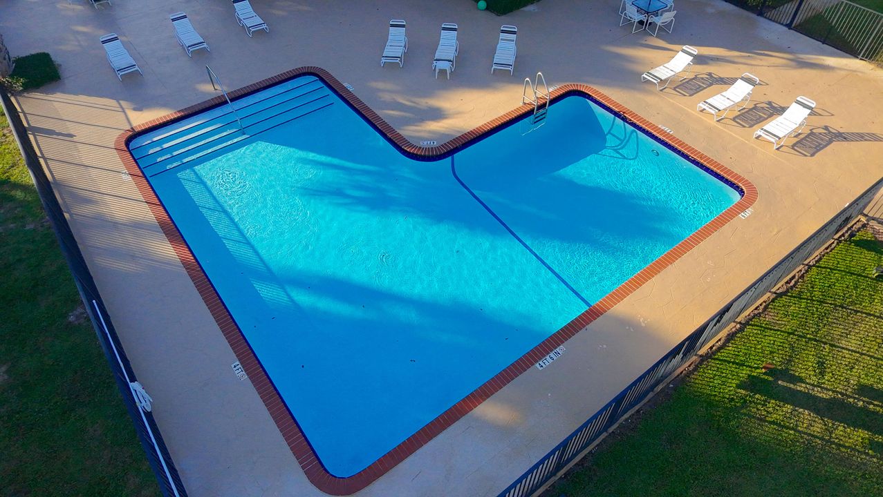 На продажу: $349,999 (2 спален, 2 ванн, 1236 Квадратных фут)