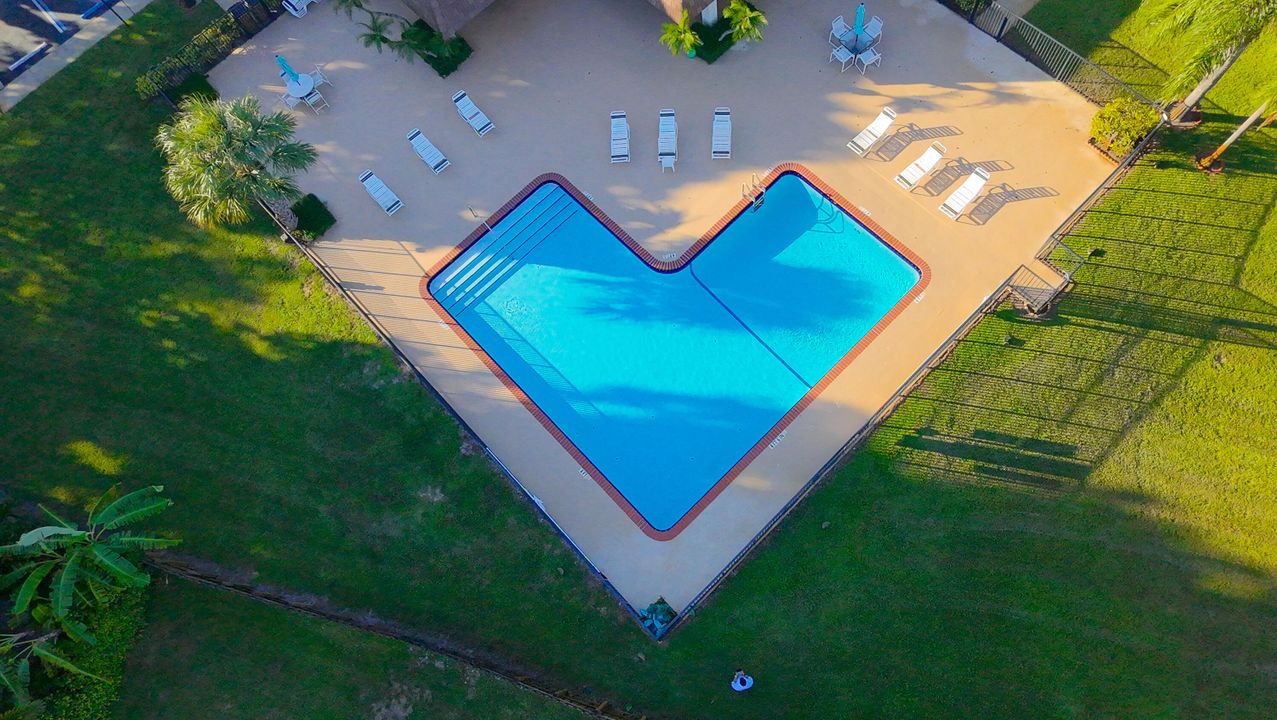 На продажу: $349,999 (2 спален, 2 ванн, 1236 Квадратных фут)