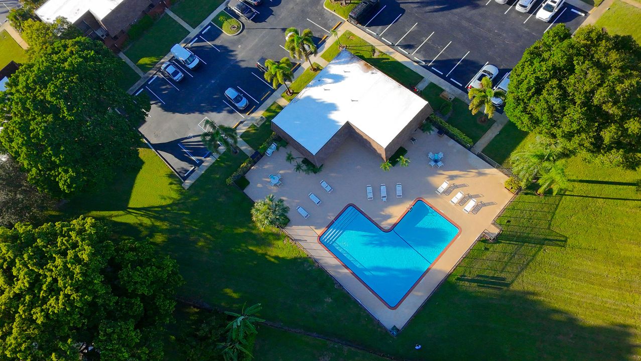 На продажу: $349,999 (2 спален, 2 ванн, 1236 Квадратных фут)