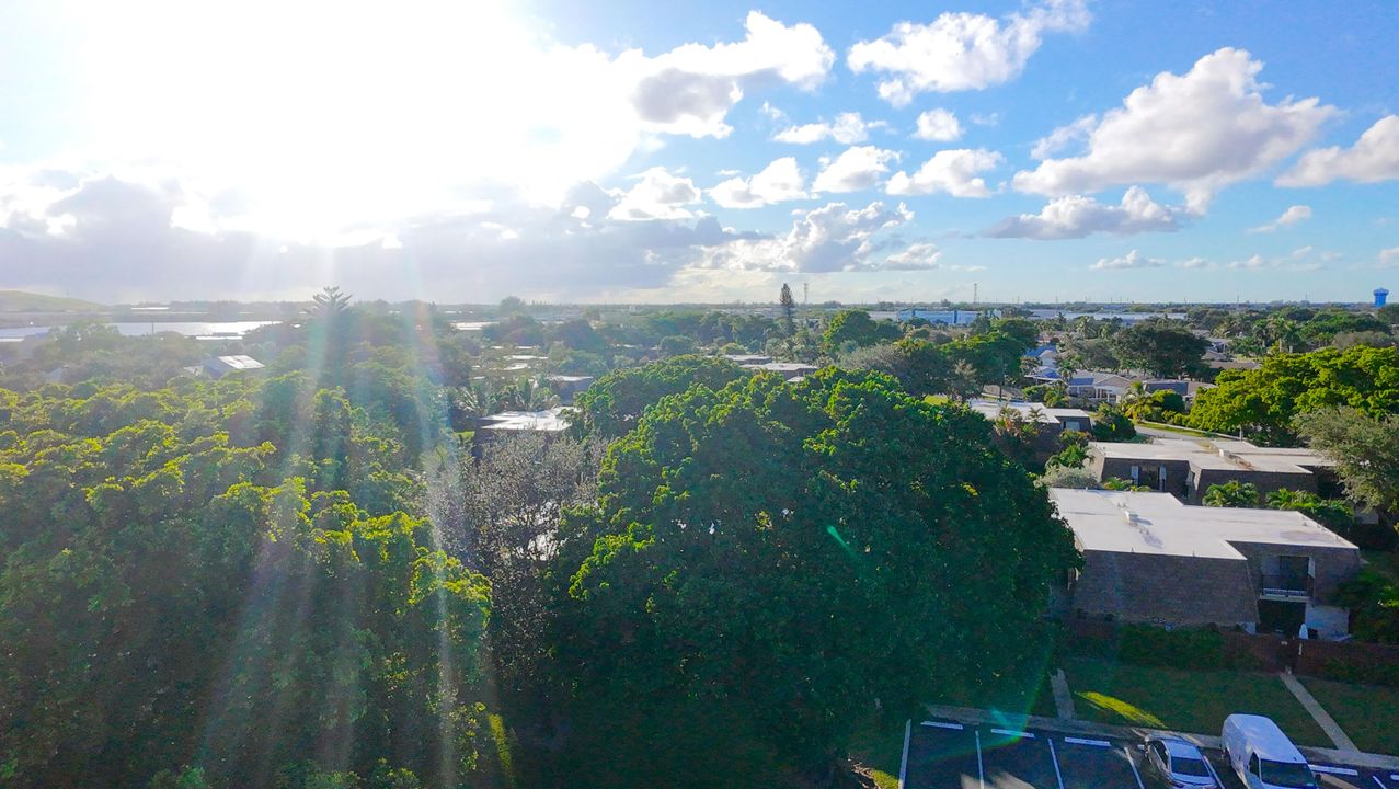 На продажу: $349,999 (2 спален, 2 ванн, 1236 Квадратных фут)