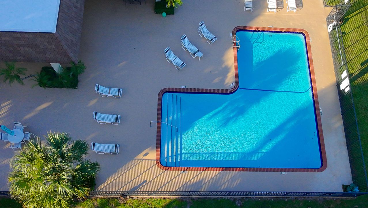 На продажу: $349,999 (2 спален, 2 ванн, 1236 Квадратных фут)