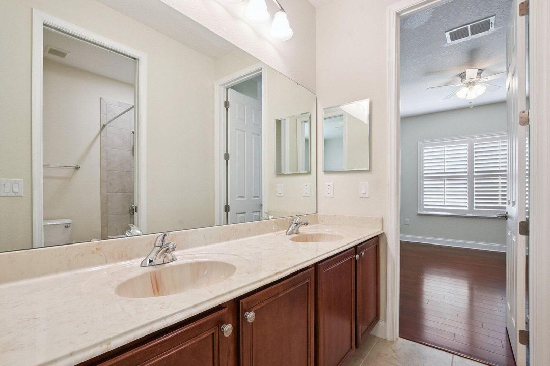 En Venta: $897,000 (4 camas, 5 baños, 3462 Pies cuadrados)