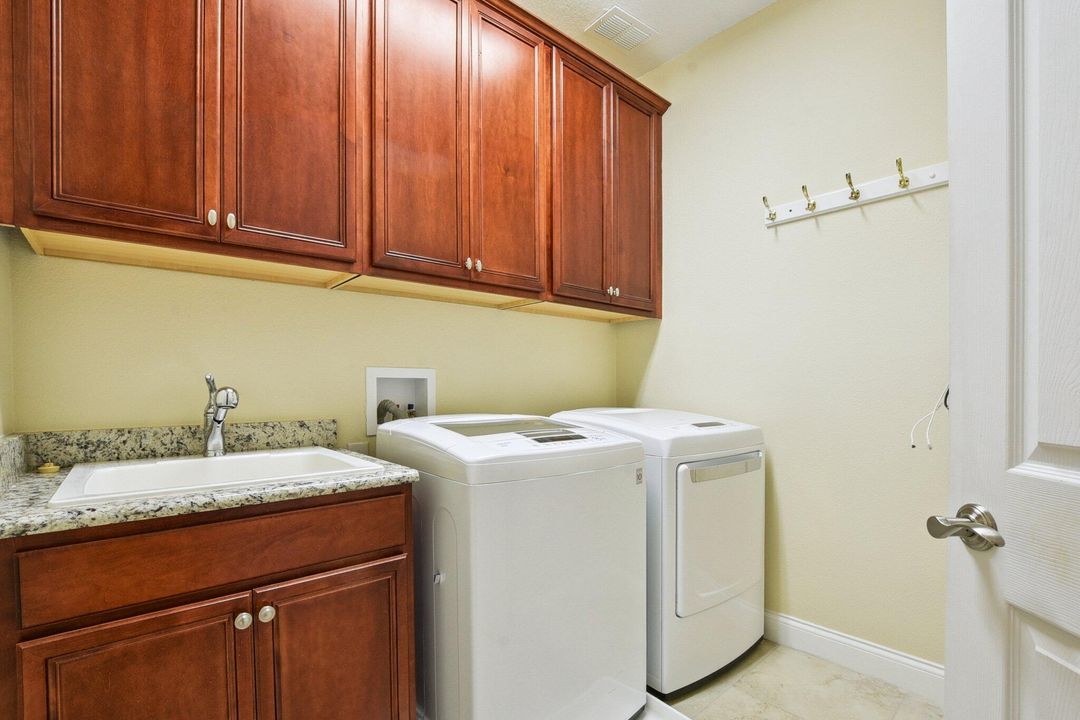 En Venta: $897,000 (4 camas, 5 baños, 3462 Pies cuadrados)