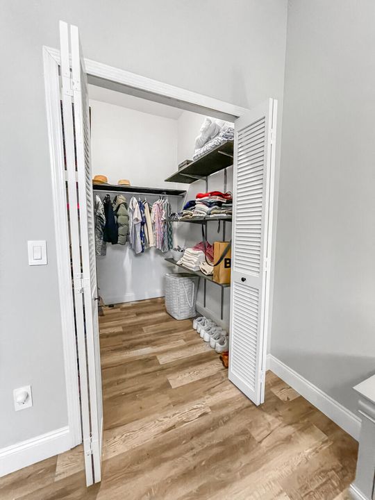 Active With Contract: $7,900 (3 beds, 2 baths, 1948 Square Feet)