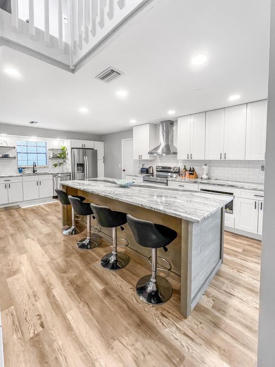 Active With Contract: $7,900 (3 beds, 2 baths, 1948 Square Feet)