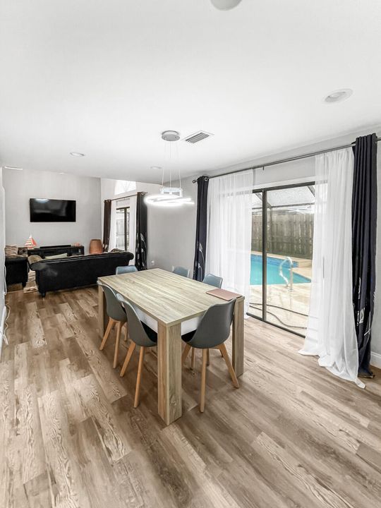 Active With Contract: $7,900 (3 beds, 2 baths, 1948 Square Feet)