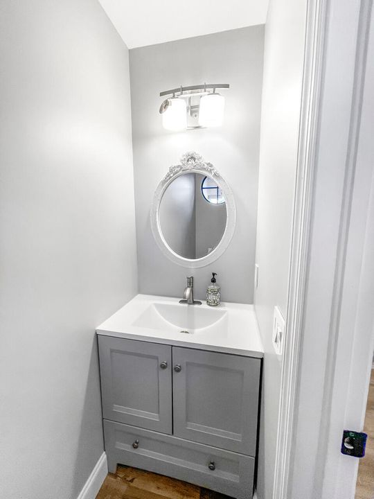 Active With Contract: $7,900 (3 beds, 2 baths, 1948 Square Feet)