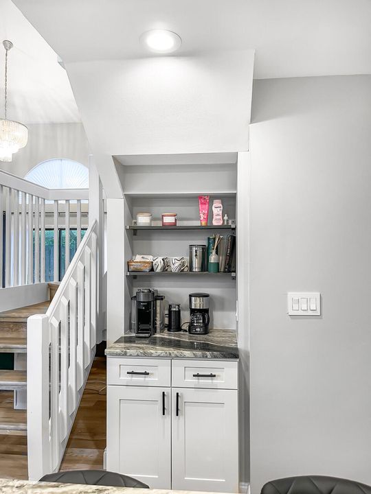 Active With Contract: $7,900 (3 beds, 2 baths, 1948 Square Feet)