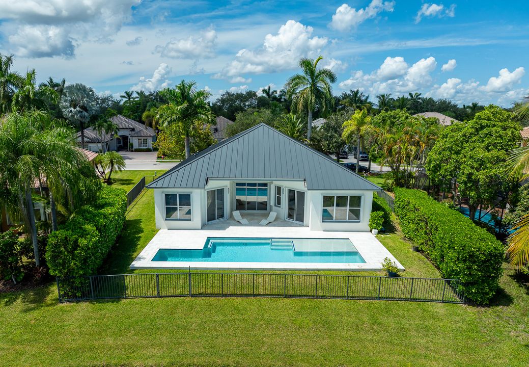 For Sale: $999,000 (4 beds, 3 baths, 2415 Square Feet)