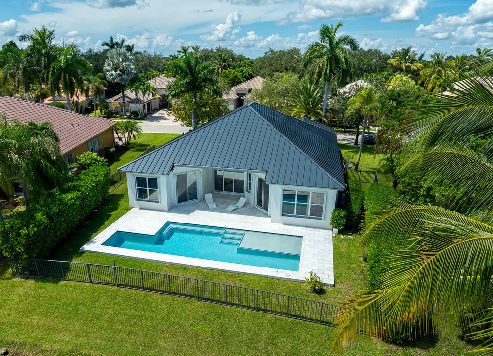 For Sale: $999,000 (4 beds, 3 baths, 2415 Square Feet)