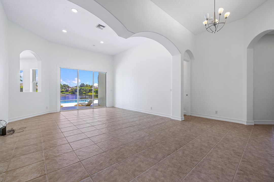 For Sale: $999,000 (4 beds, 3 baths, 2415 Square Feet)