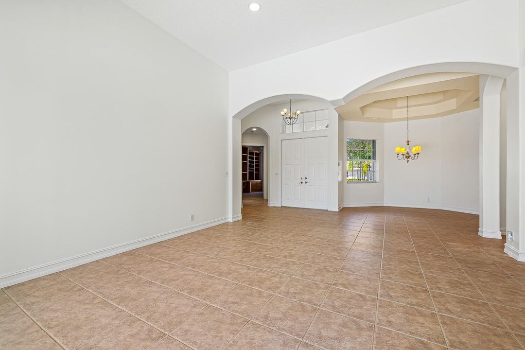 For Sale: $999,000 (4 beds, 3 baths, 2415 Square Feet)