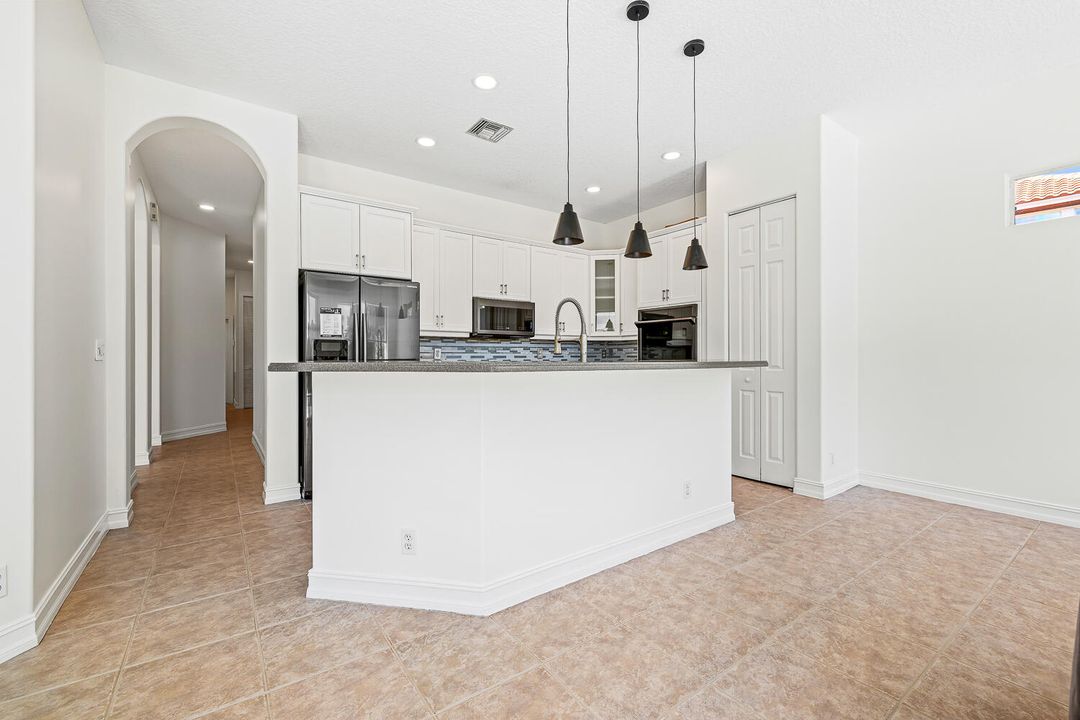 For Sale: $999,000 (4 beds, 3 baths, 2415 Square Feet)