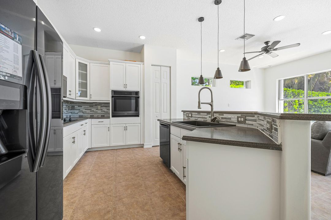 For Sale: $999,000 (4 beds, 3 baths, 2415 Square Feet)