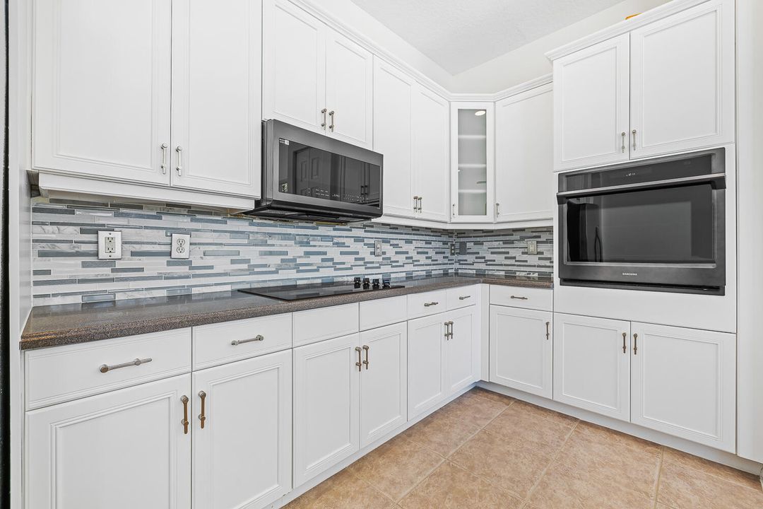 For Sale: $999,000 (4 beds, 3 baths, 2415 Square Feet)