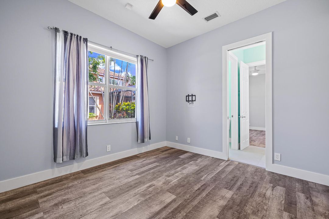 For Sale: $999,000 (4 beds, 3 baths, 2415 Square Feet)