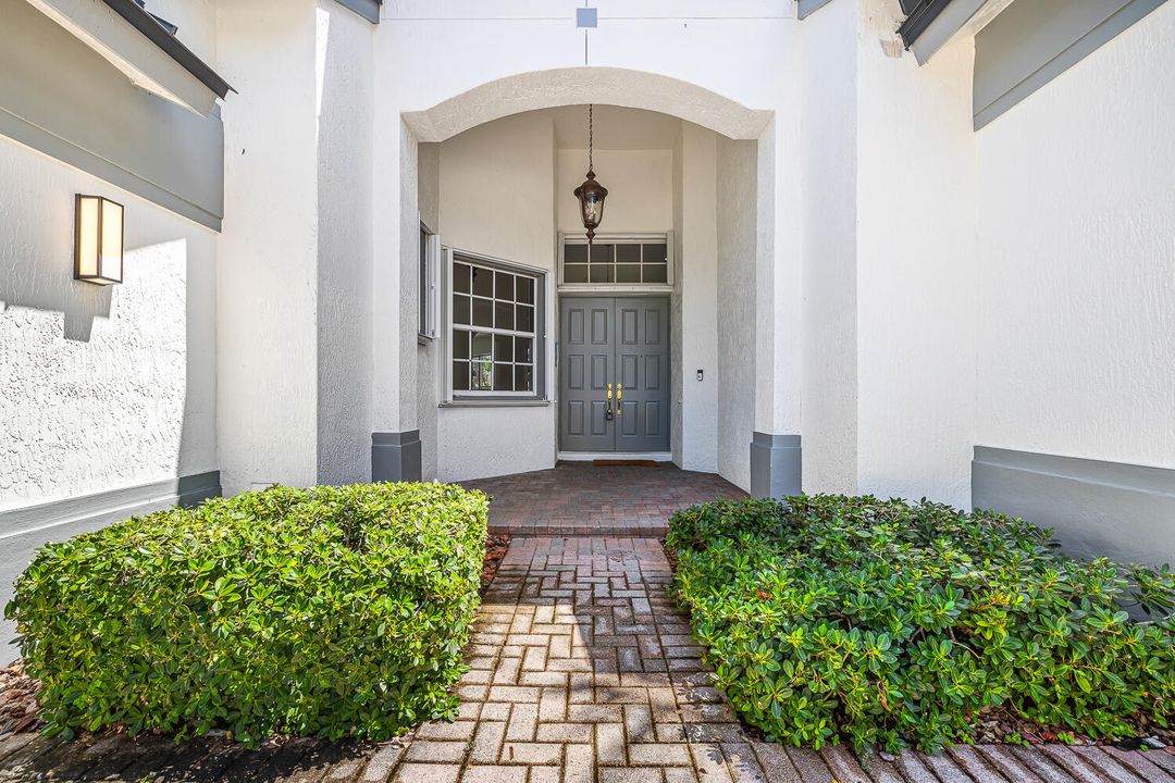 For Sale: $999,000 (4 beds, 3 baths, 2415 Square Feet)