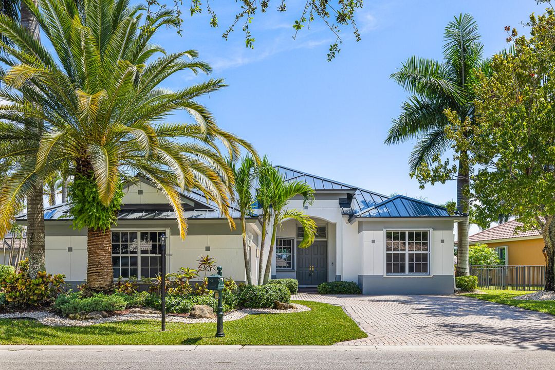 For Sale: $999,000 (4 beds, 3 baths, 2415 Square Feet)