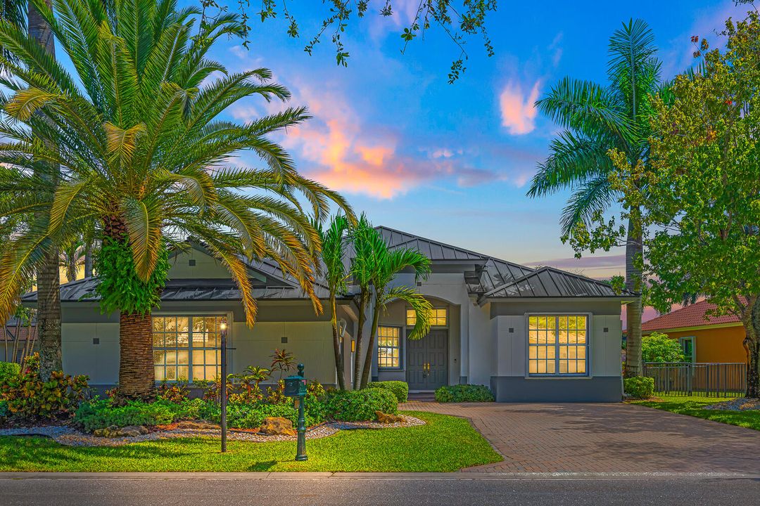 For Sale: $999,000 (4 beds, 3 baths, 2415 Square Feet)