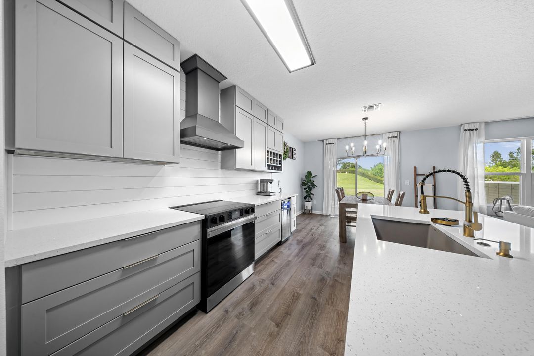 For Sale: $539,999 (5 beds, 3 baths, 2926 Square Feet)